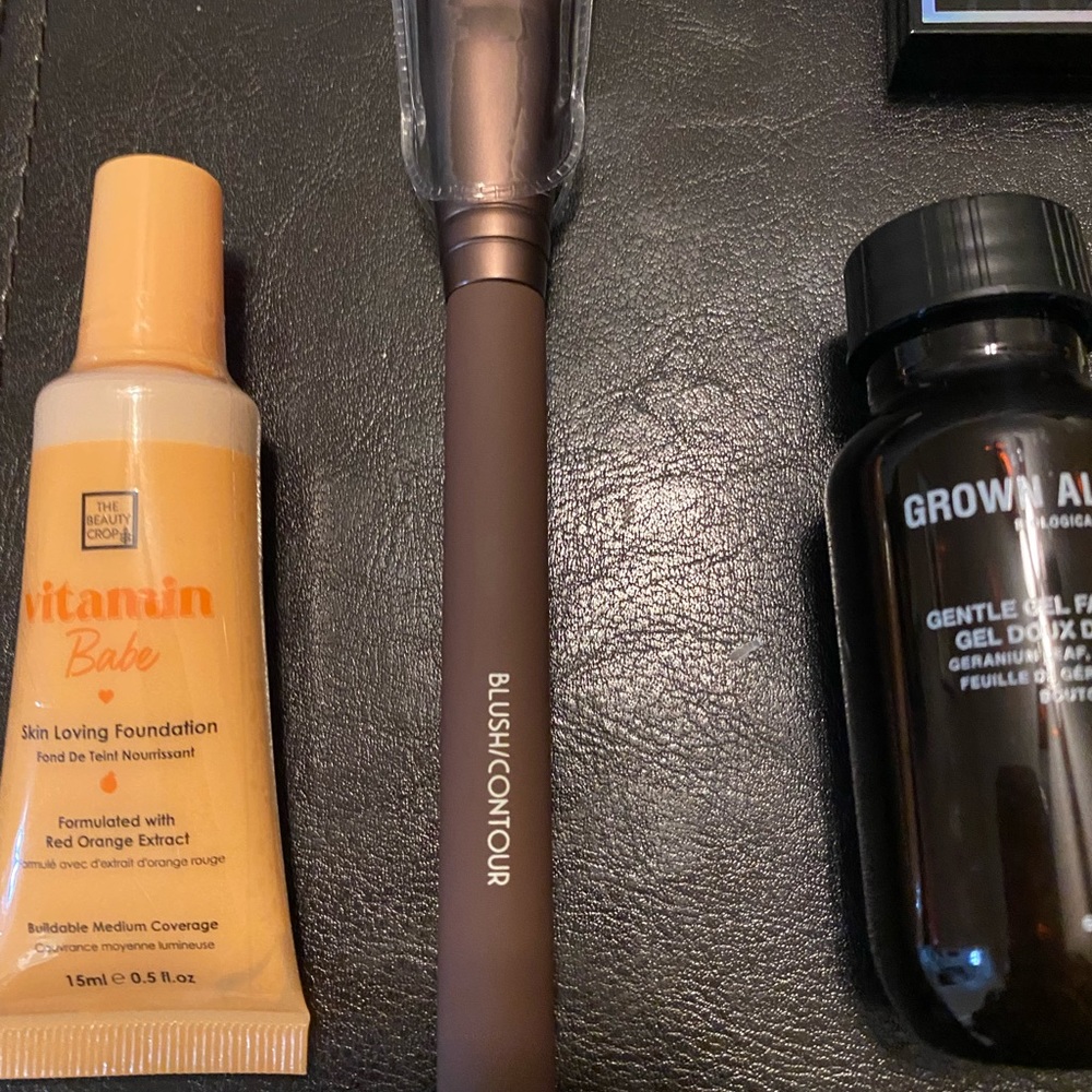 Cosmetic Samples - Picture 8 of 12